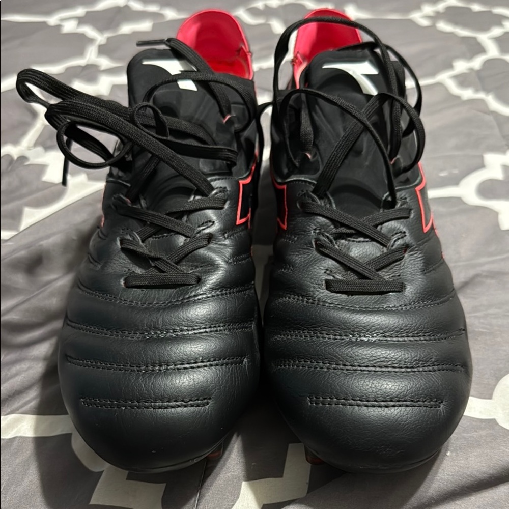 Diadora Black and Red Men's Shoes
